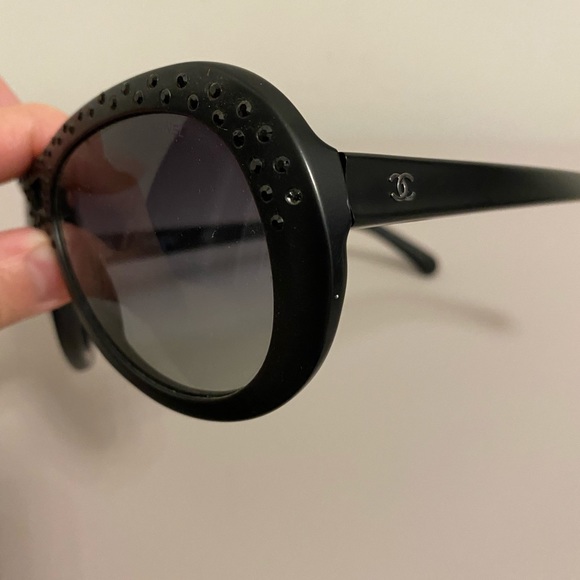 Authentic Chanel sunglasses with blings - Picture 5 of 12